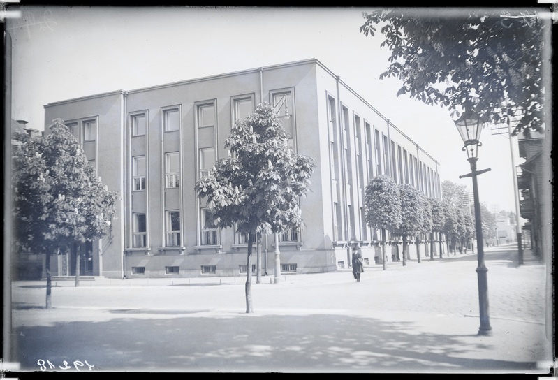 Tallinn, Riigipanga hoone Estonia puiesteel (arhitektid Eugen Habermann ja Herbert Johanson).