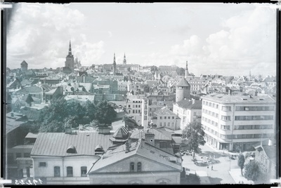 Tallinn, vaade linnale Vana-Viru tänava Pritsimaja tornist (läöäne suunas).  similar photo