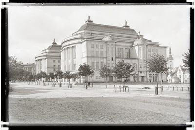 Vaade Estonia Seltsi majale (Estonia teater)  similar photo