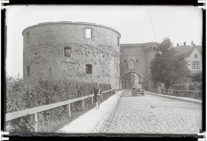Tallinn, Vaade Suure rannavärave eesväravale, Paks Margareeta.