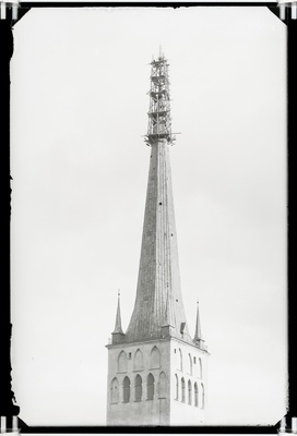 Tallinn, tellingutes Oleviste kiriku torn.  similar photo