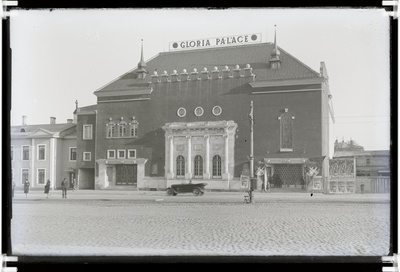 Tallinn, kino Gloria Palace Vabaduse väljakul  duplicate photo