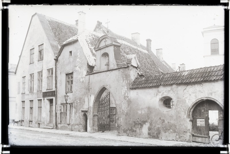 Tallinn, Vene tänav. Tallinna Peeter-Pauli katedraali värav.