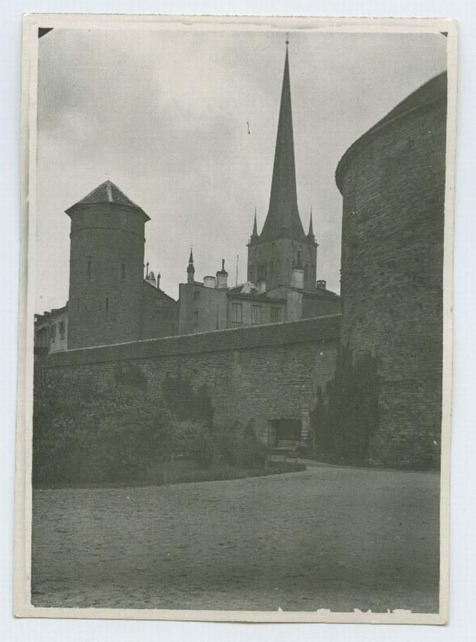 Tallinn, view of the Oleviste Church from the Mount of the Beach Gate, on the left Stolting, on the right Paks Margareta.