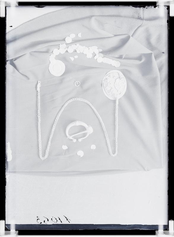 Arheoloogiline leid. Irust leitud ehted