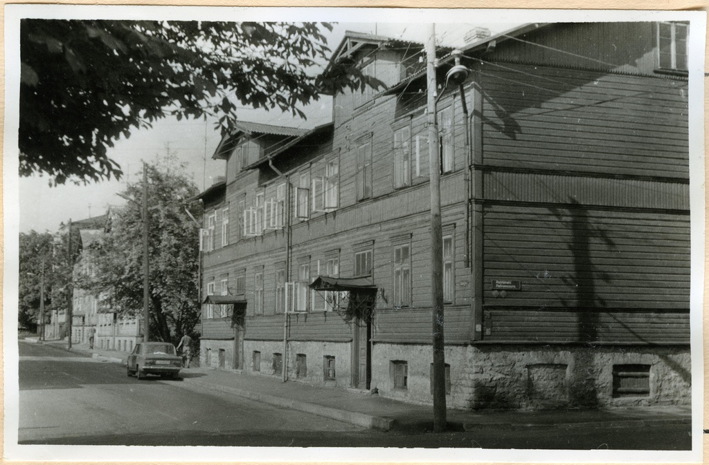 Tallinn, Põhja-Tallinn, Kalamaja, Kungla tänava ja J. Rabtšinski (Vabriku) tänava.