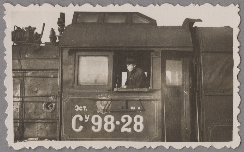 Vaade Eesti raudtee reisirongi auruveduri Su98-28 juhikabiinile, 1950. aastad, foto Alar Klaassen.