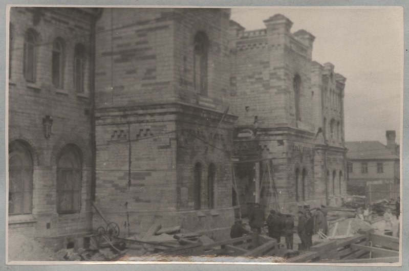 Tallinn-Balti vaksali taastamine 1944-1945: fassaadi puhastamine juunis 1945.