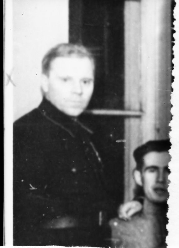 Negatiiv. Urb, Karl Ivani p. (sünd 28.IX 1907). Võttis osa kodusõjast Siberis Koltðaki tagalas ning Suurest Isamaasõjast. 1946.a.
Kopeerija: M. Arro, 1967.
