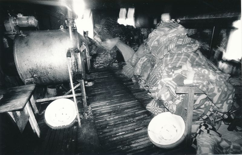 Foto. Haapsalus keemilise puhastuse töökoja sisevaade. Okt. 1991.