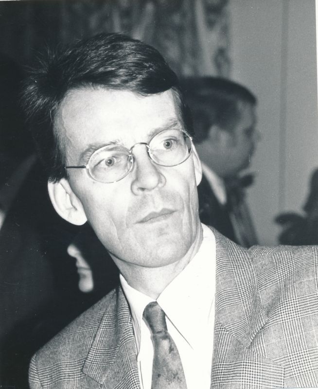 Foto. Rootsi suursaadik Eestis Lars Grundberg Haapsalu Hotelli taasavamisel 14.12.1991.a. Mustvalge.