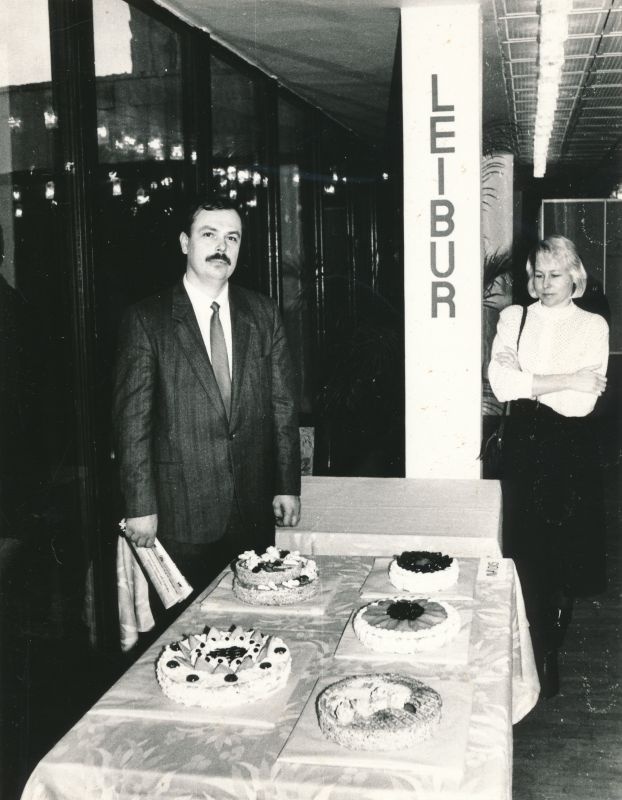 Foto. Haapsalu Äripäevad ´92. 14.-15.02.1992.a. Haapsalu Leivatehase direktor Jüri Urke. Mustvalge.