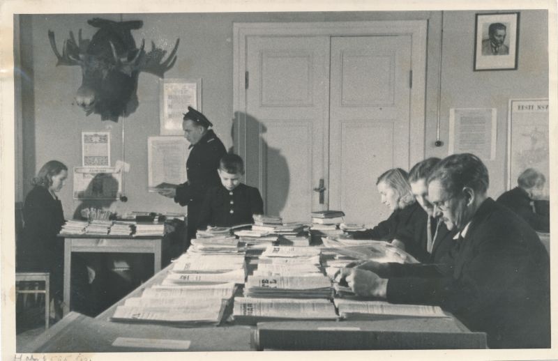 Foto. ETA kogu. Läänemaa Keskraamatukogu lugemissaal Haapsalus. 1950.