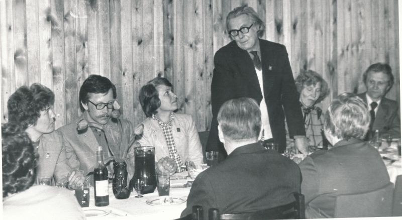 Foto. Haapsalu Koduloomuuseumi 55. aastapäeva ajaloopäev, 28.04.1984. Peolauas.