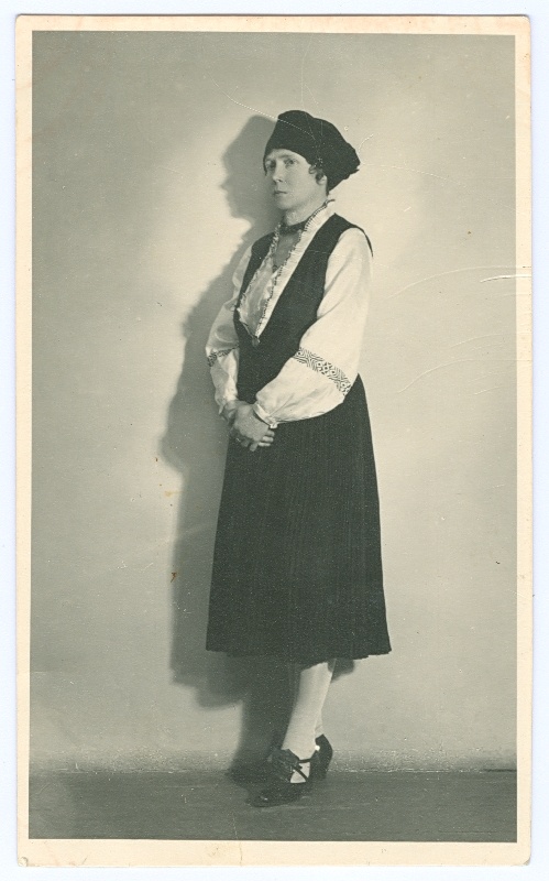 Foto. Marta Lepp, 1905.a. revolutsiooni tegelane (ünd. Riisiperes). Foto: Parikas.
