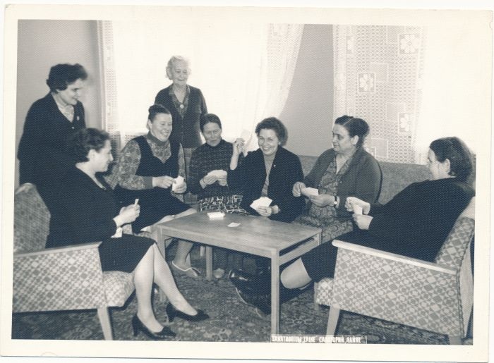 Foto. Grupp sanatoorium Laine ravialuseid puhkehetkel. 1969. Foto: H. Alver.