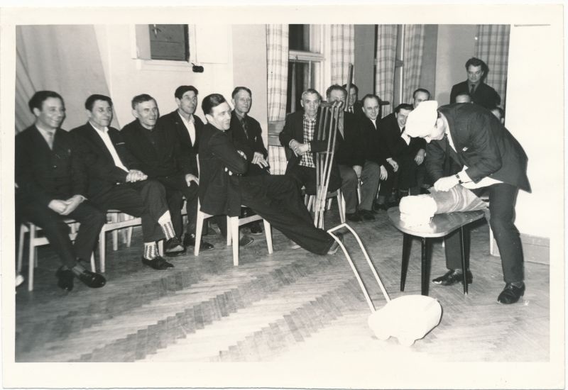 Foto. Sanatoorium Laine puhkajad puhkehetkel 1971, Fotogr. H. Alver