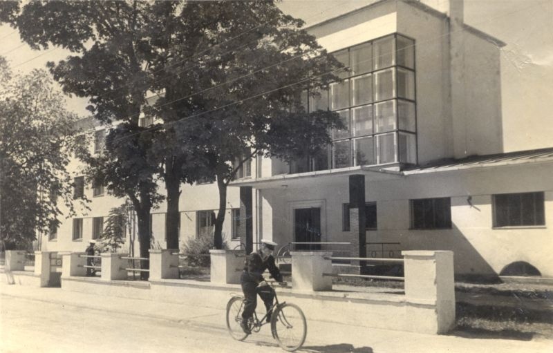 Foto. Haapsalu Sanatooriumi peahoone. ETA kogu. 1950.