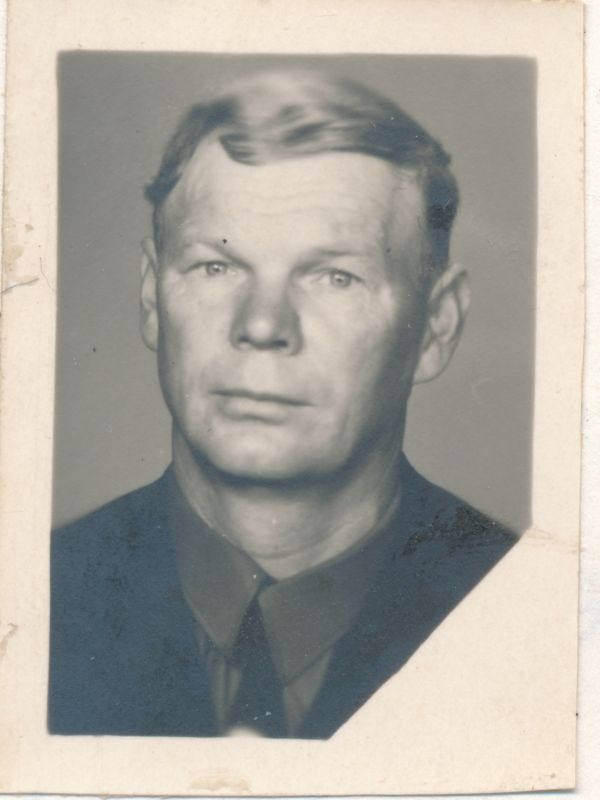 Foto. Sõjaveteran Vjatšeslav Karpovitš. Mustvalge. Asub HM 7940:1.