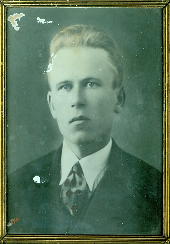 Foto. Oskar Laur. 1930nd. Mustvalge, raamis.