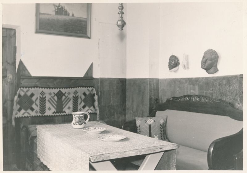Foto. Ants Laikmaa majamuuseumi väljapanekust, 1961. Söögituba.