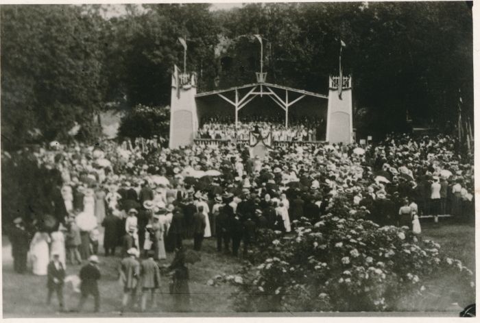 Foto. Läänemaa II laulupidu 22/23.VI 1913. Haapsalu lossipargis. 1967. Ü. p. M. Arro.