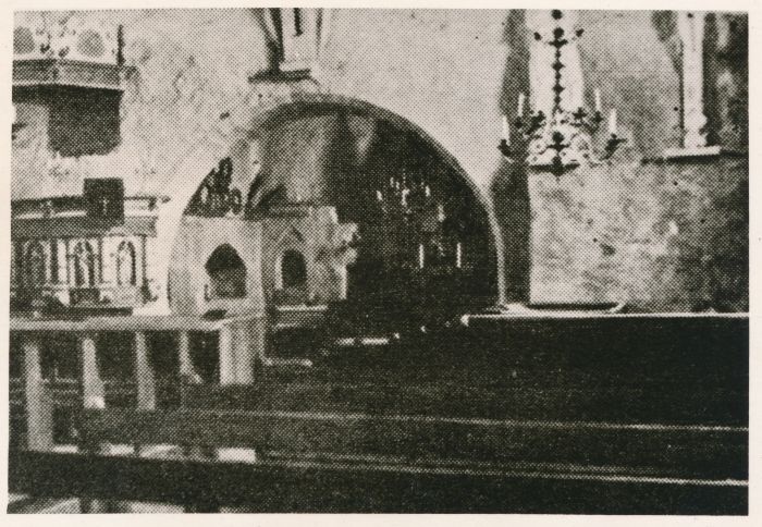 Foto. Risti (Harju-Risti) kiriku sisevaade. Ümberpildistus raamatust M. Arro, 1967.