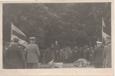 Foto.  Eesti Vabadussõjas langenute mälestussamba nurgakivi panekul Haapsalus 1924.a.  similar photo