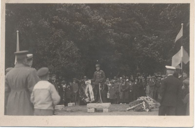 Foto.  Eesti Vabadussõjas langenute mälestussamba nurgakivi panekul Haapsalus 29. juunil 1924.a.  similar photo