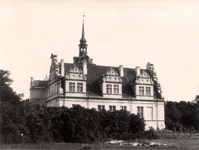 Foto. Ungru loss, ca 5 km. kaugusel Haapsalust. Ehitatud krahv Ungern-Sternbergi poolt. Foto ca 1905. Fotogr. E. Siegfeldt.  similar photo