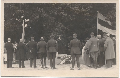 Foto.  Eesti Vabadussõjas langenute mälestussamba nurgakivi panekul Haapsalus 29. juunil 1924.a.  similar photo