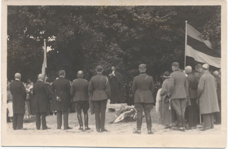 Foto.  Eesti Vabadussõjas langenute mälestussamba nurgakivi panekul Haapsalus 29. juunil 1924.a.