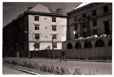 Tallinn, ongoing at the Lenini alley of the Teadlaste Maja.  similar photo