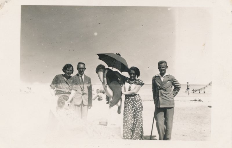 Foto. Seltskond Aafrika rannas Marabu juures. 1932. Mustvalge.