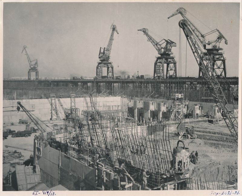 Foto. Betoneerimistööd Tsimljanski hüdrosõlme ehitusel Doni jõel, uus jõesäng 1951