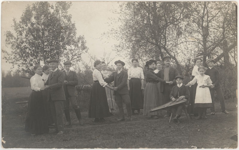 Company in dance cups in Kose County village in Saarnakõrve