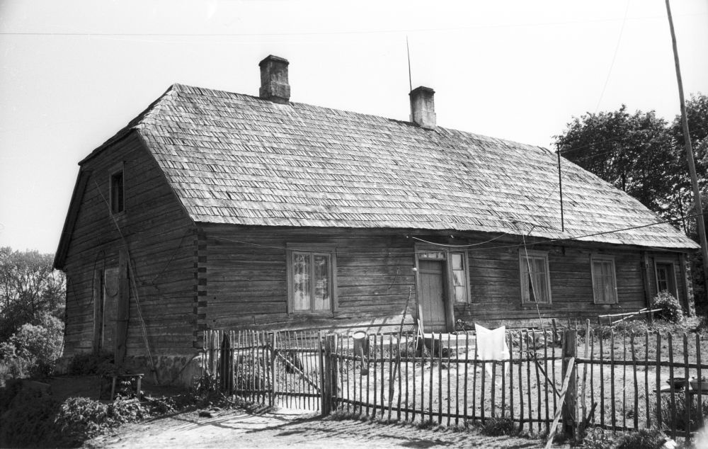 Tätta farm residential building in Karula municipality, Estonian view.