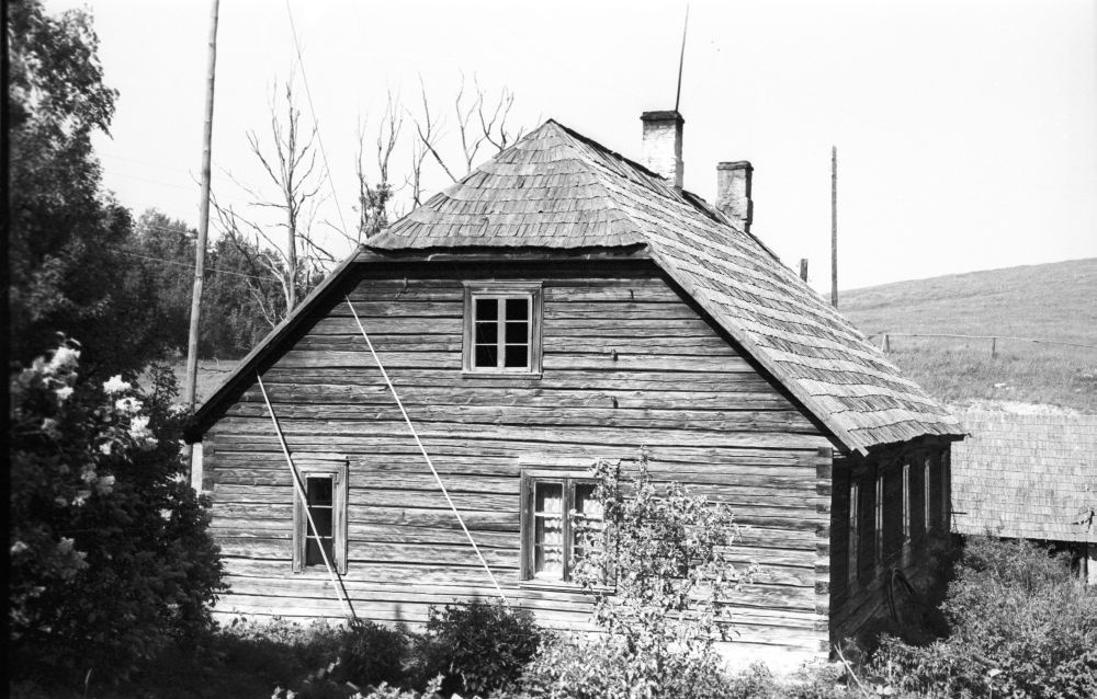 Tätta farm residential house in Karula municipality, end view.