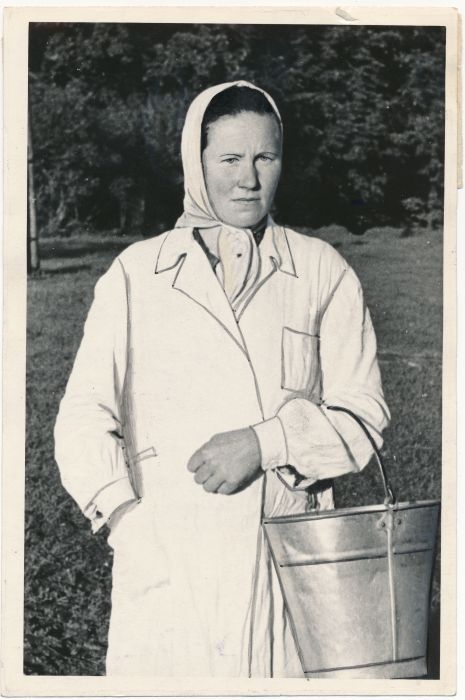 Foto. Keila rajooni L. Koidula nim. kolhoosi lüpsja Maria Vunk. Fotogr. Z. Trelina.