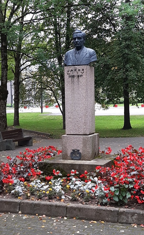 Jakob Liivi mälestussammas Väike-Maarjas rephoto