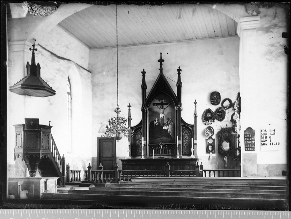 Karula church altar