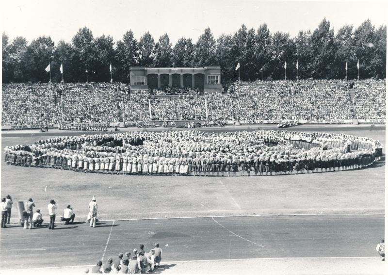 Foto. ENSV Laulu- ja tantsupidu. 1975. Tantsupidu.