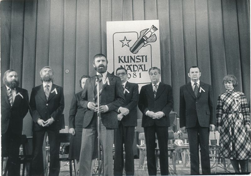 Foto. "Eesti NSV kunstinädal 1981" avamine Haapsalu kultuurimajas. 10. aprill 1981. Mustvalge.