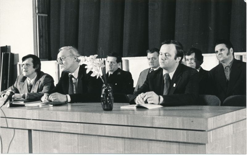 Foto. Haapsalu toimunud teaduslik-praktiline konverents "Inimtegevus ja keskkonnakaitse".  Mustvalge.