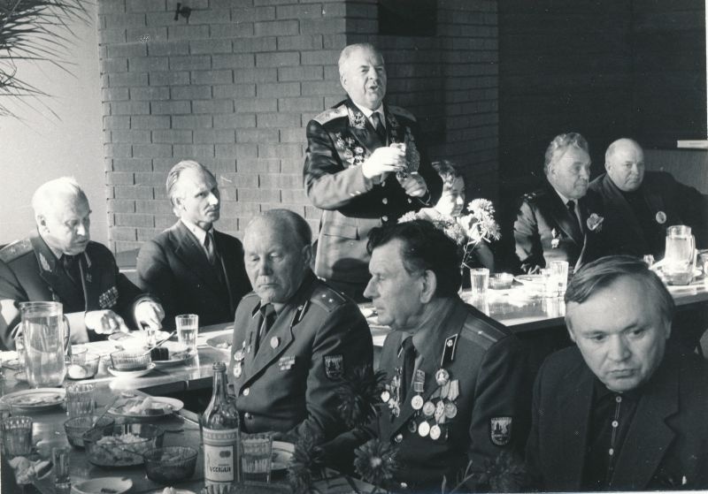 Foto. Osmussaare kaitsmise 40. aastapäeva tähistamine KEK-is. 4.09.1981. Mustvalge.