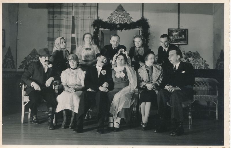 Foto. Haapsalu taidlejate etendatud näitemäng "Mehe küljeluu", näiteseltskond 24.02.1938.