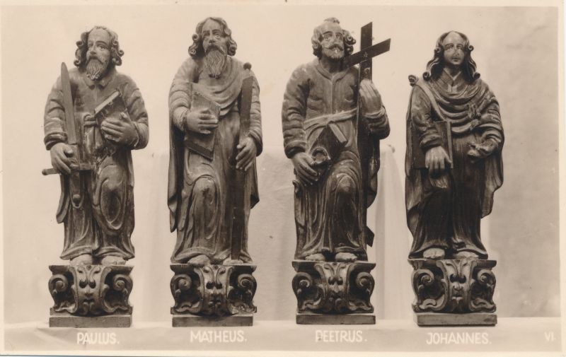Foto. Toom-Niguliste kirik. Apostlite kujud.