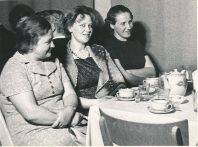 Foto. Kohtumisõhtul kirjanike Herman Sergo ja Albert Uustulnd`iga  Haapsalus "Lääne Kaluri" saalis 19.05.1972. 
Foto: Ilmarine Möldri.  similar photo