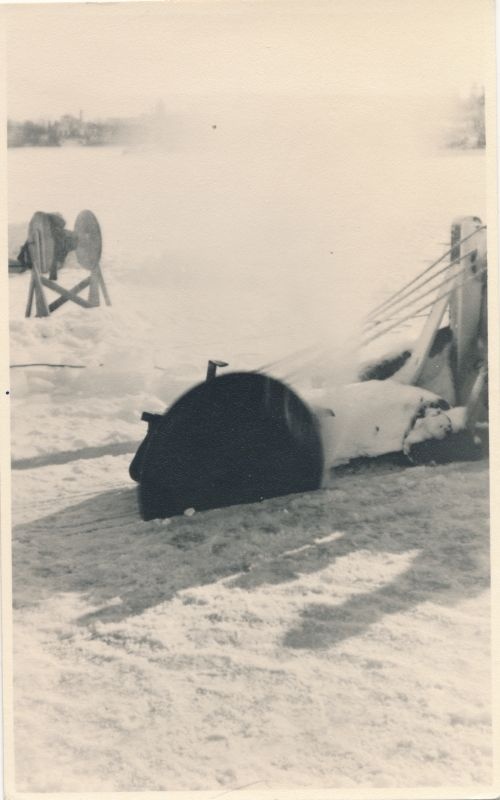 Foto. Elmar Haljaste kogu. Jäälõikamine Haapsalu lahel kreissaega, 1948.