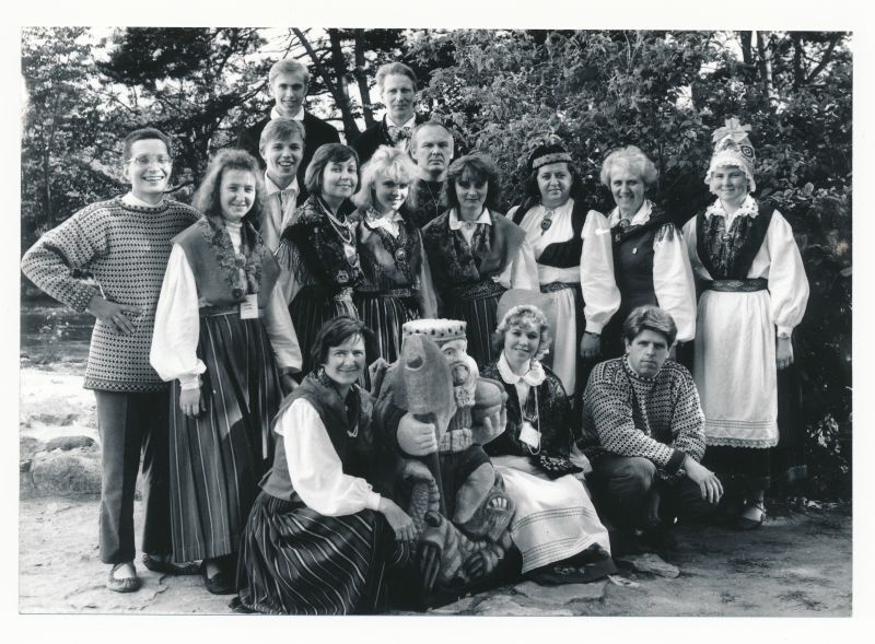 Foto. Taebla kammerkoor Vormsis 1990.a.  Mustvalge.